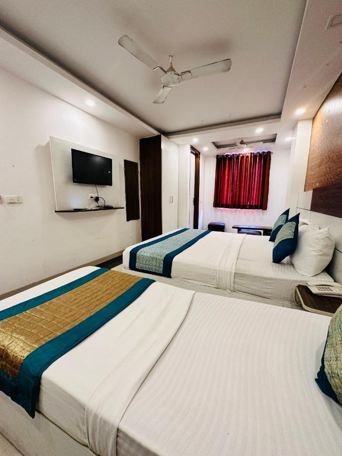Hotel Palm Majestic At Airport Neu-Delhi Exterior foto