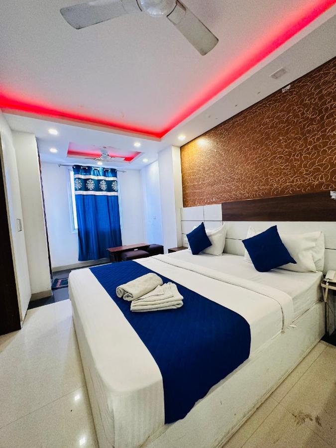 Hotel Palm Majestic At Airport Neu-Delhi Exterior foto