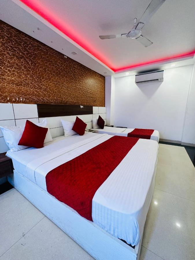 Hotel Palm Majestic At Airport Neu-Delhi Exterior foto